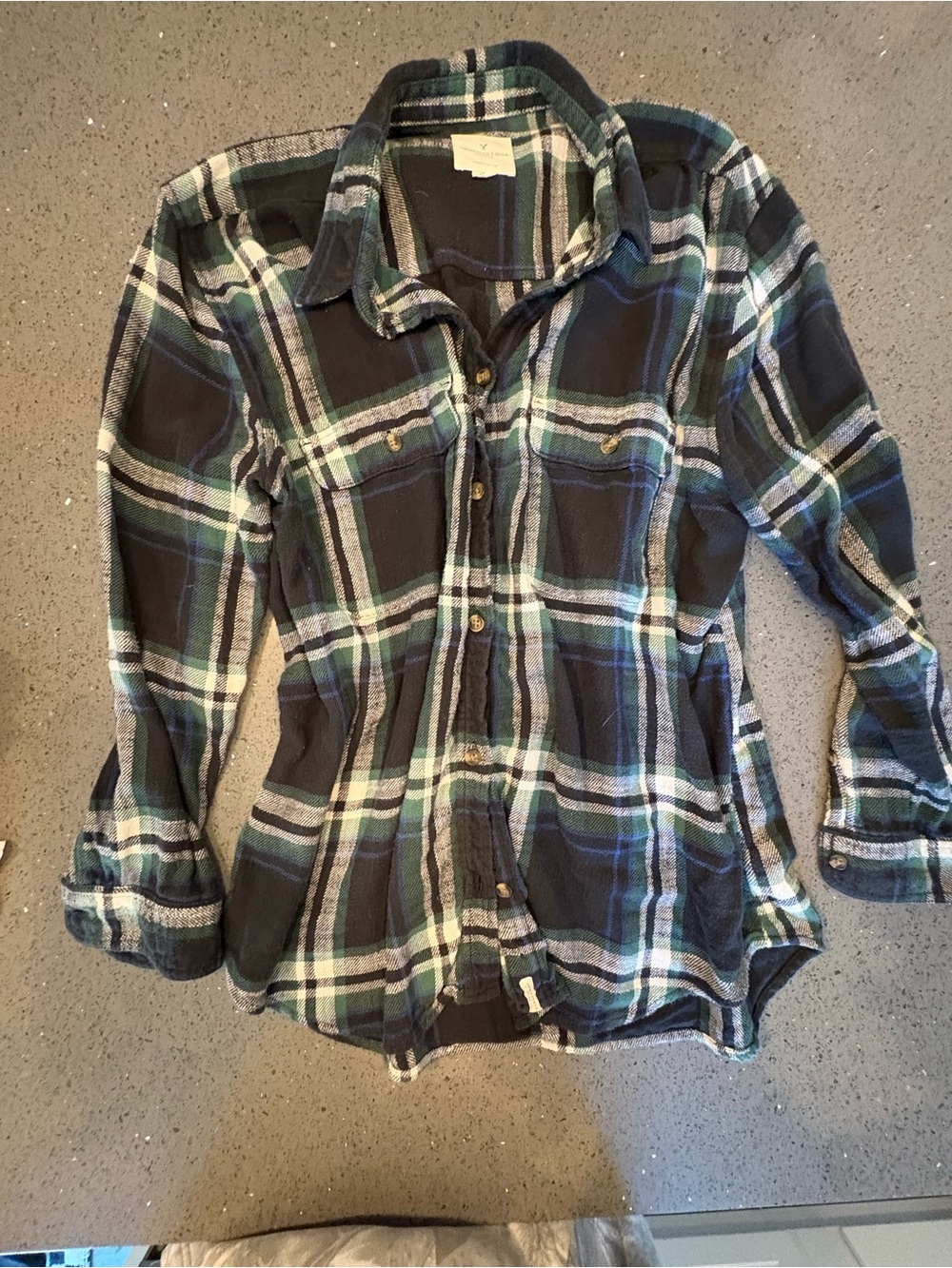 American Eagle Outfitters Green & Black Plaid Button-Down flannel